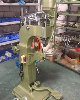 氣壓鉚接機(jī)的鉚頭會(huì)旋轉(zhuǎn)嗎？