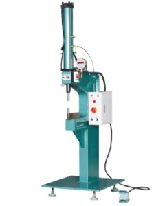 如何選擇無鉚釘鉚接機廠家及品牌？