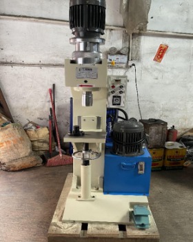 浙江鉚接機(jī)廠家進(jìn)行選擇時(shí)應(yīng)該注意哪些問(wèn)題？