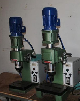 南京廠家怎么選擇合適的氣壓鉚接機？