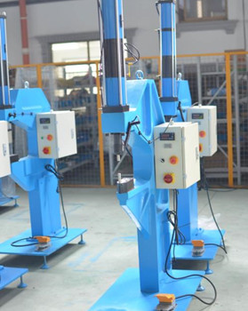 鉚接機(jī)定制時(shí)需要注意哪些？這幾個(gè)方面需留意！