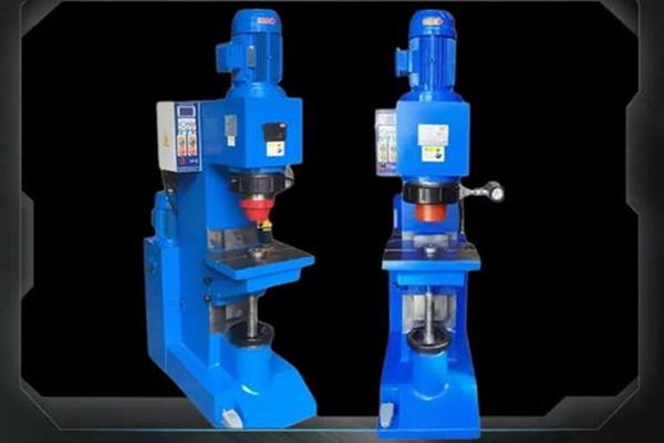 鉚頭不轉(zhuǎn)？可能使用的是徑向鉚接機(jī)！ 圖2